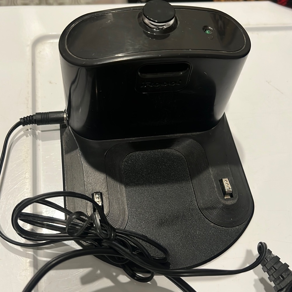 iRobot Roomba dock charger and 2 wall barriers